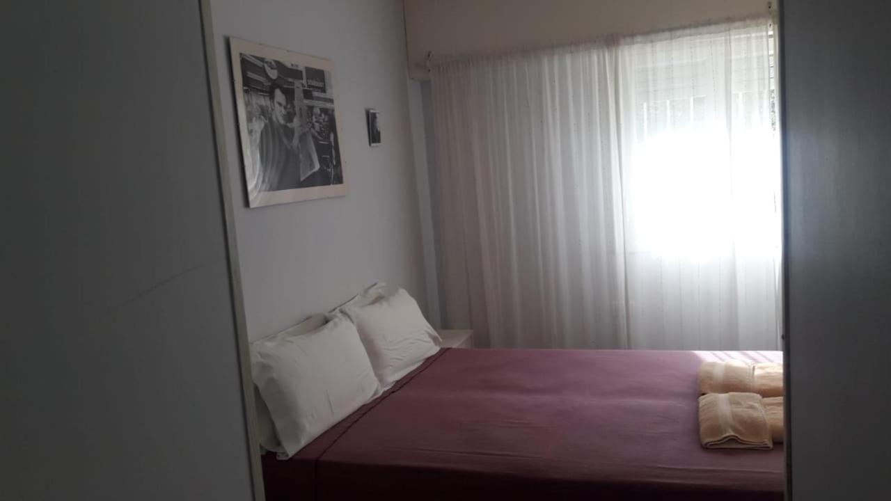 Hotel De Cine Las Golondrinas Villa Gesell Ruang foto