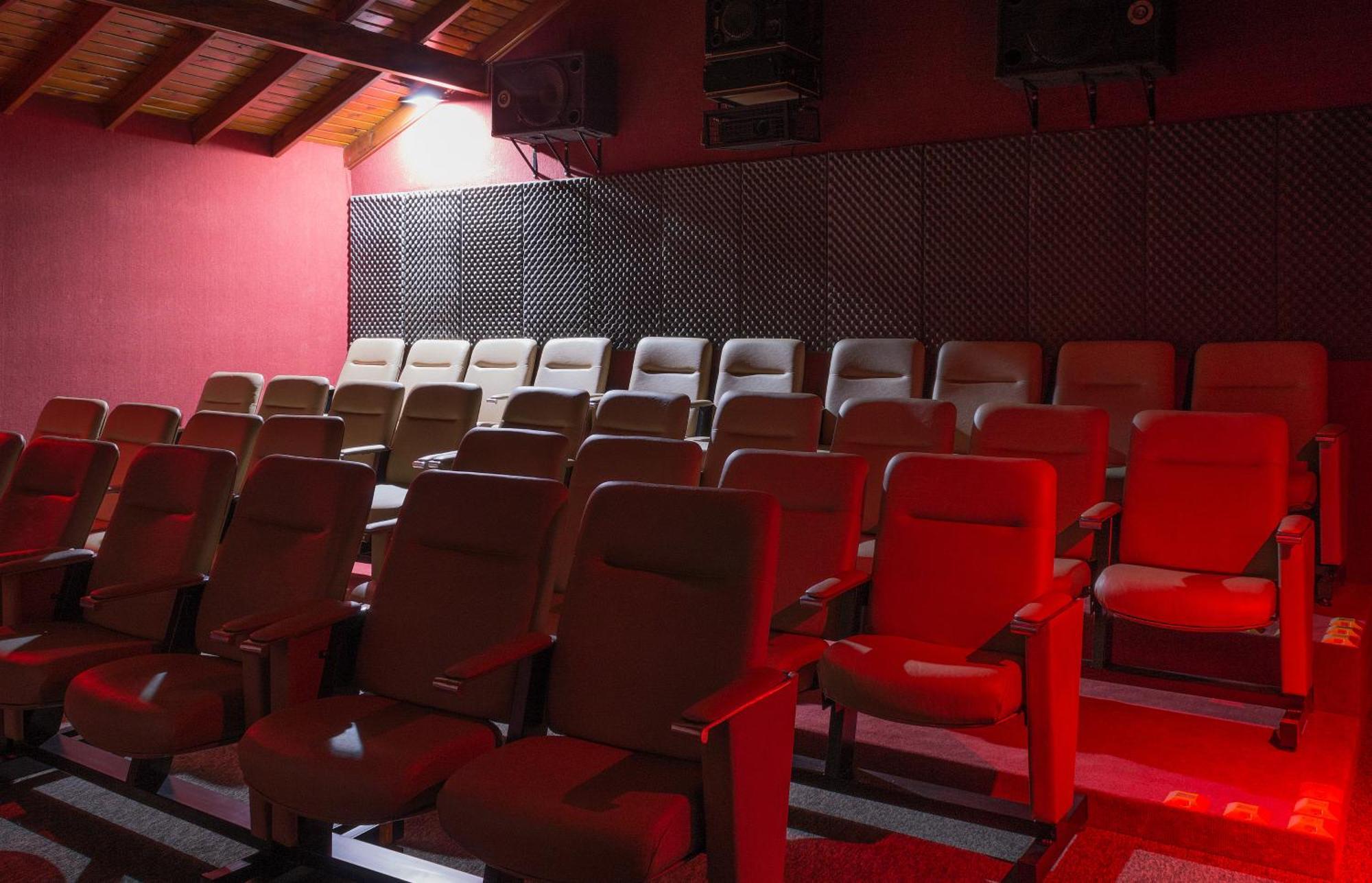 Hotel De Cine Las Golondrinas Villa Gesell Bagian luar foto
