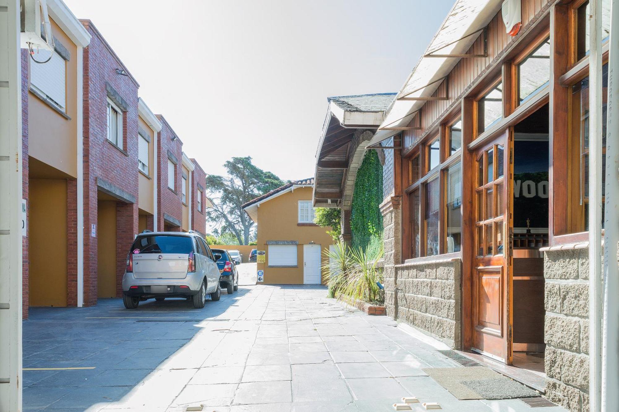 Hotel De Cine Las Golondrinas Villa Gesell Bagian luar foto