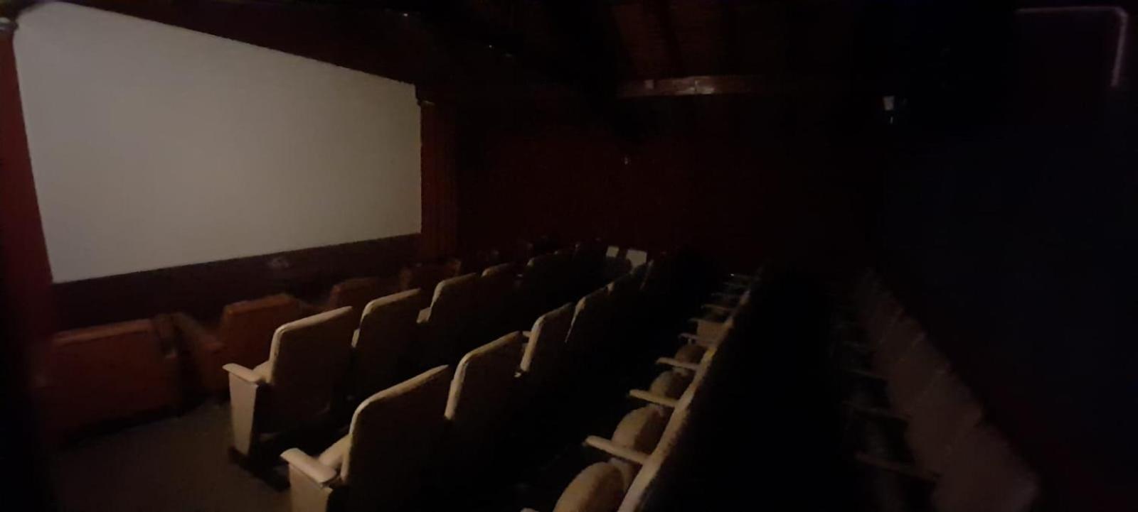 Hotel De Cine Las Golondrinas Villa Gesell Bagian luar foto