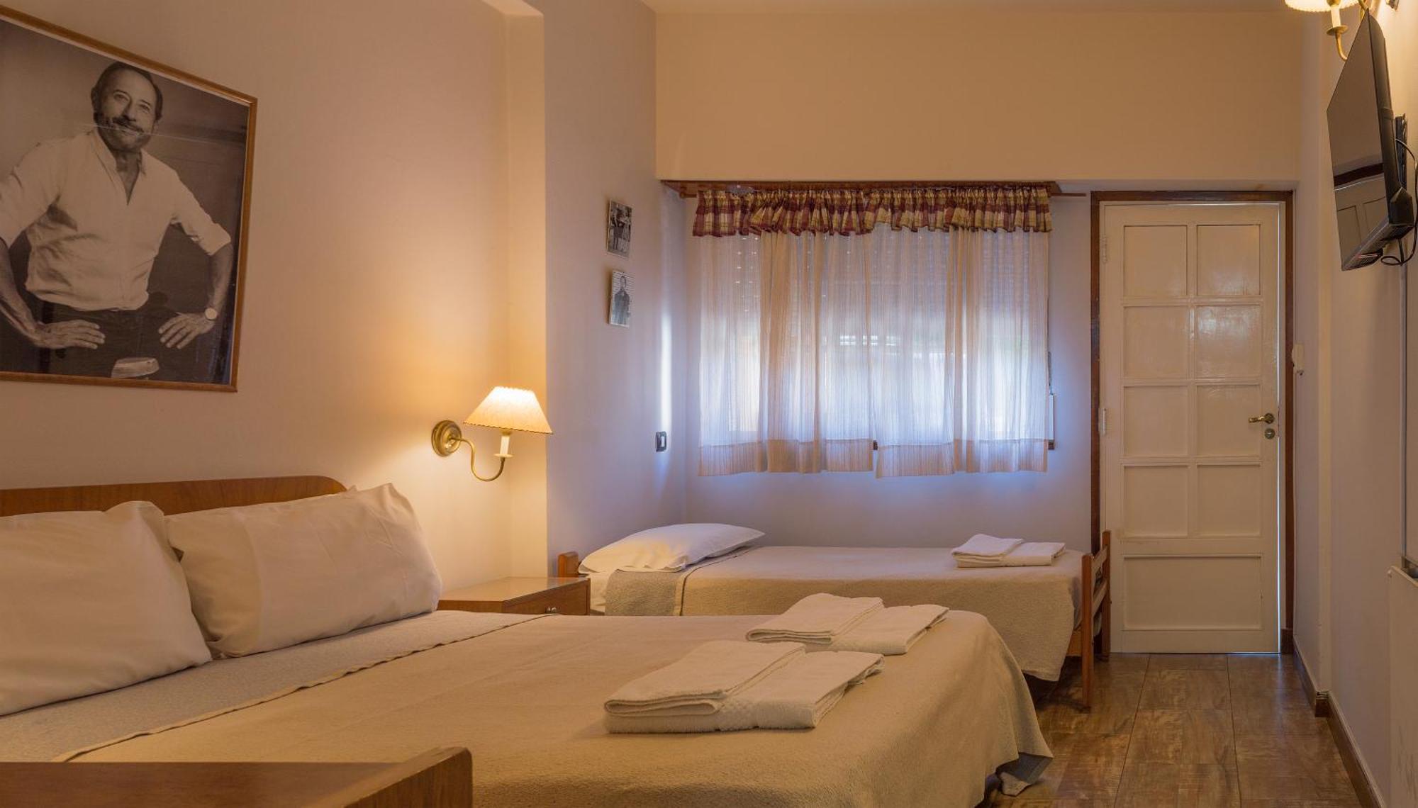 Hotel De Cine Las Golondrinas Villa Gesell Bagian luar foto