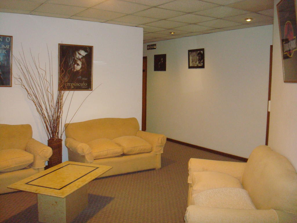 Hotel De Cine Las Golondrinas Villa Gesell Bagian luar foto