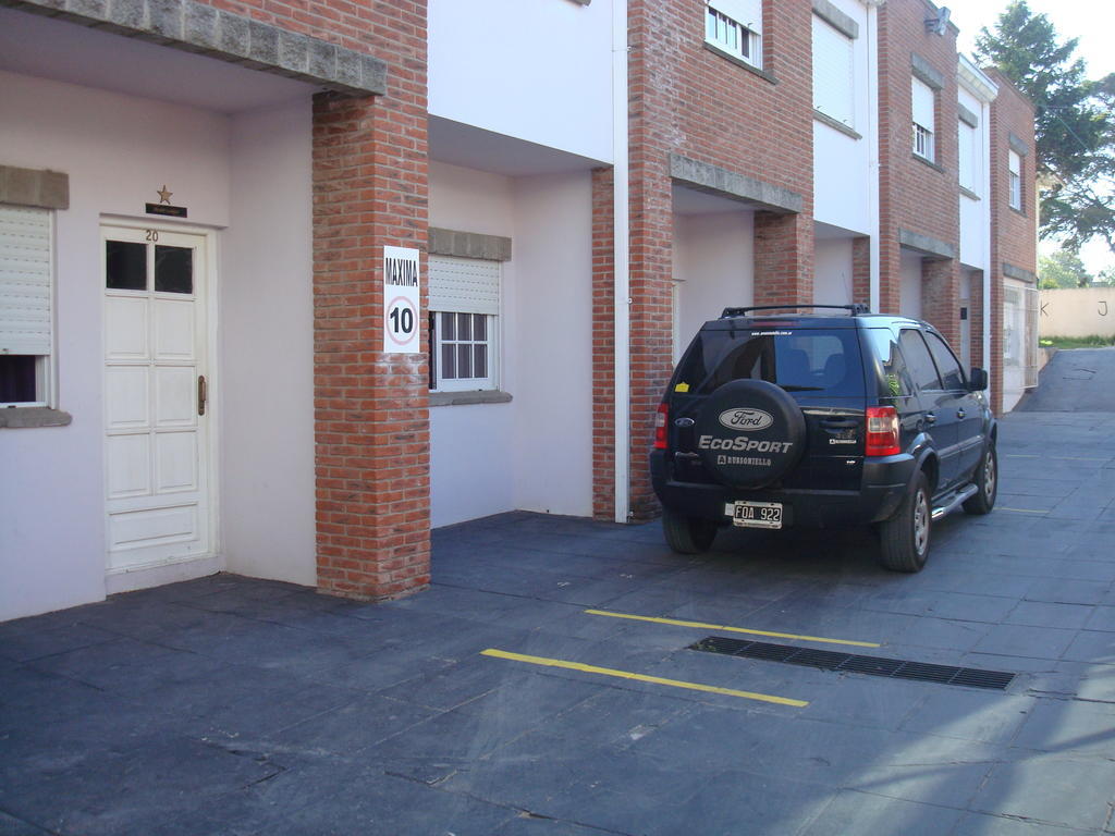 Hotel De Cine Las Golondrinas Villa Gesell Bagian luar foto