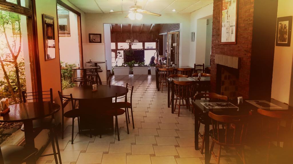 Hotel De Cine Las Golondrinas Villa Gesell Bagian luar foto