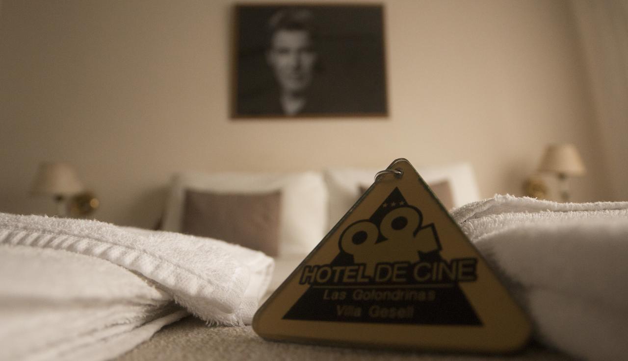 Hotel De Cine Las Golondrinas Villa Gesell Bagian luar foto